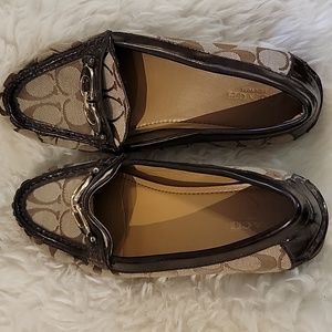 Coach logo brown chain loafer size 8
